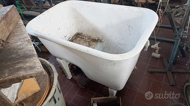 Vasca bagno con piedini smontabili smaltata