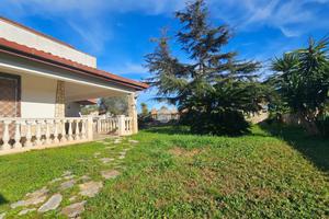 PORZIONE DI BIFAMILIARE A LATINA