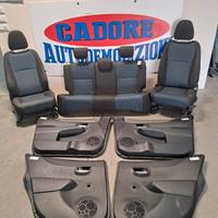 Tappezzeria Toyota Yaris 3° 1.0 benzina del 2012