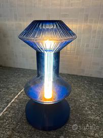 Lampada in vetro blu