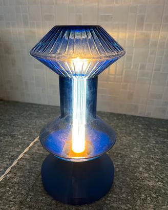 Lampada in vetro blu