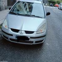 vende un'auto Mitsubishi Gold usata 