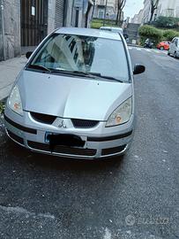 vende un'auto Mitsubishi Gold usata 