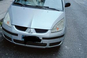 vende un'auto Mitsubishi Gold usata 