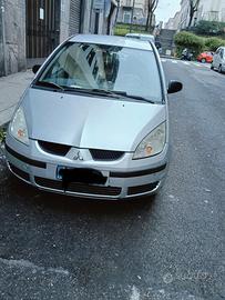 vende un'auto Mitsubishi Gold usata 