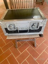 Cassetta d’epoca porta attrezzi.