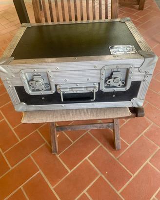 Cassetta d’epoca porta attrezzi.