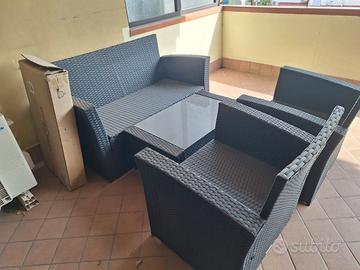 Set divano + poltrone + tavolino in rattan