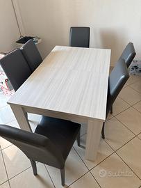 Tavolo allungabile e sedie