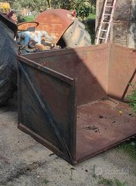 Porta attrezzi per trattore.