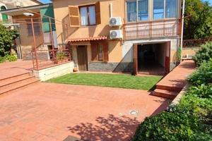 Villa di 230 m² con 4 locali e box auto doppio a E