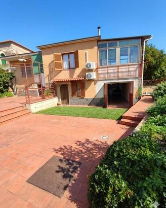 Villa di 230 m² con 4 locali e box auto doppio a E