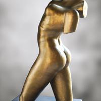 Irene il suo busto dorato.