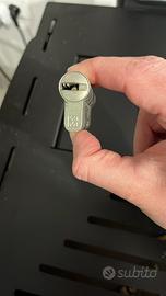 Serratura per porta blindata