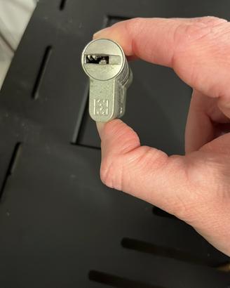Serratura per porta blindata