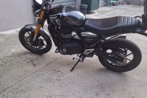 TRIUMPH SPEED 400 4800km con paramotore