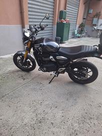 TRIUMPH SPEED 5300km con paramotore