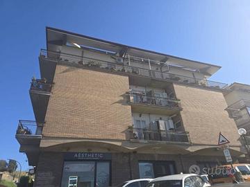 Appartamento di 130 m² con 5 locali a Mentana