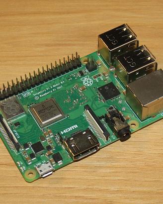 Raspberry Pi3 Model B+ da 1 GB con SD card 16 GB
