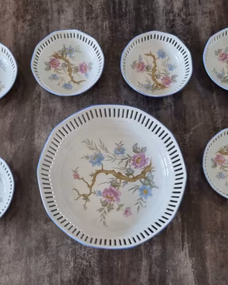 Piattini e tazzine vintage da esposizione
