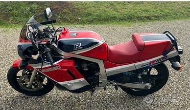 Suzuki gsx 1100 r