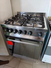 Cucina a Metano con forno elettrico ventilato