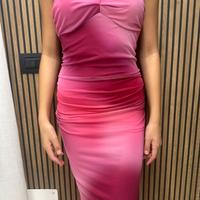 Vestito con sfumature rosa