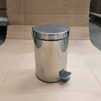 Pattumiera in acciaio con pedale