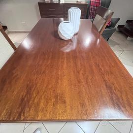Tavolo  in legno allungabile a 8 posti , con 6 sed