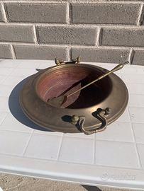 Braciere antico di rame grande con paletta