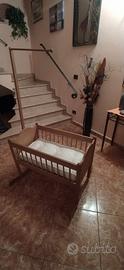  Culla a dondolo in legno con materasso 