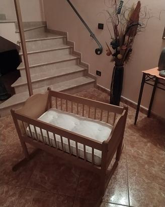  Culla a dondolo in legno con materasso 
