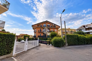 2 LOCALI A MARINO