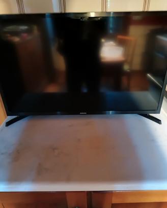 TV Samsung schermo 85 cm in diagonale 