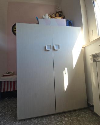 Armadio cameretta con luci led e specchio. 