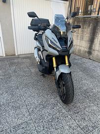 Xadv 750