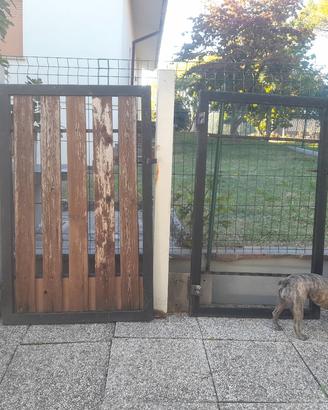 2 cancelli pedonali e 2 pilastri in frerro