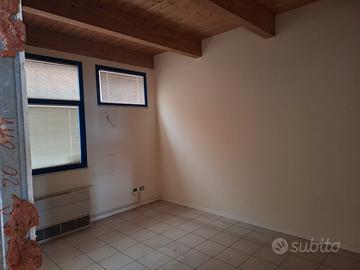 Ufficio in complesso commerciale direzionale