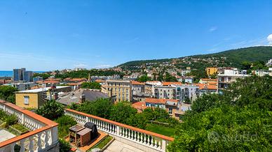 Roiano alta, prestigiosa con giardino e vista mare