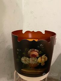 Vaso in legno dipinto a mano