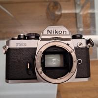 Nikon FM2 con accessori 