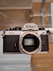 Nikon FM2 con accessori 