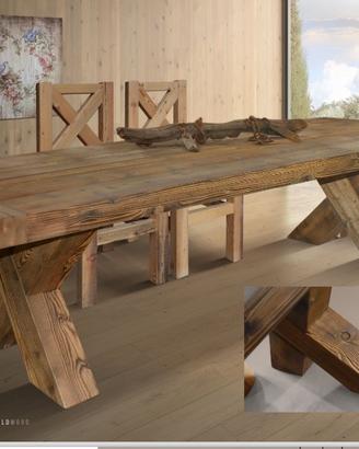 Tavolo in legno vecchio di abete.