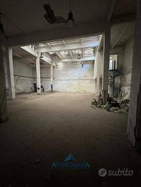 Immobile di 600 m² a Napoli