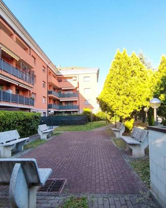 Appartamento di 120 m² con 4 locali e box auto a R