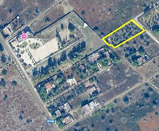 Terreno recintato con piccola costruzione