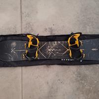 snowboard Drake con attacchi