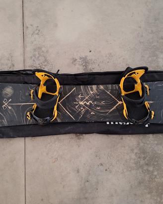 snowboard Drake con attacchi