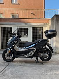 Honda Forza 300.