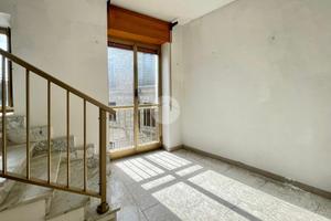 4 LOCALI A TORRE ORSAIA